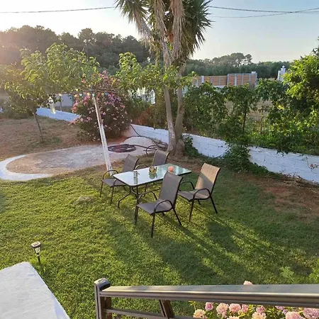 Hébergement de vacances Sofia's Yard House Loutra Killinis