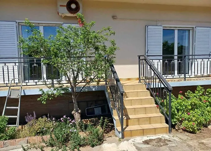 Sofia's Yard House * לוטרה קיליניס