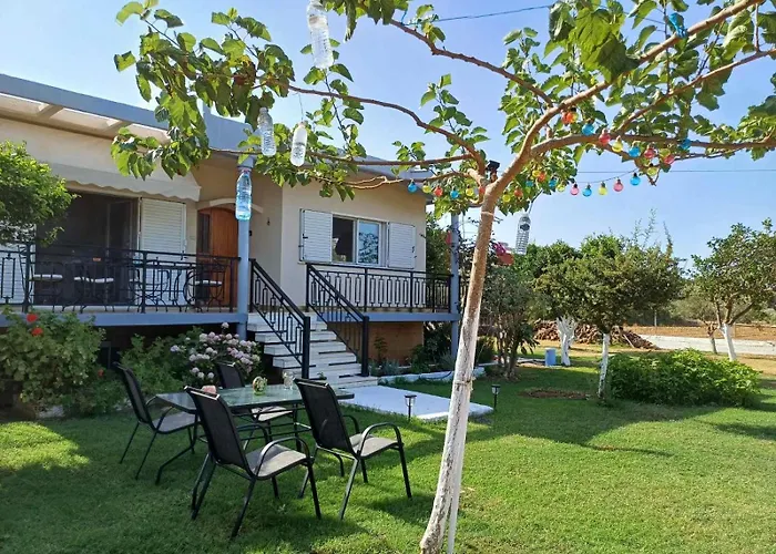 Sofia's Yard House * Loutra Killinis